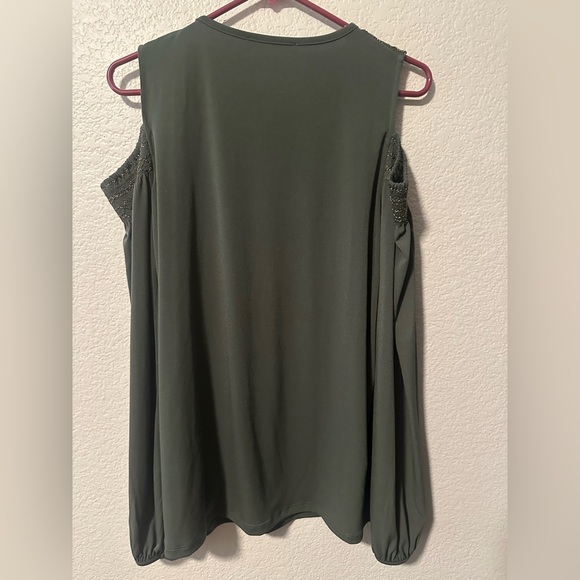 Cold-Shoulder Knit Top in Dark Green Michael Kors size M Medium - Picture 3 of 5